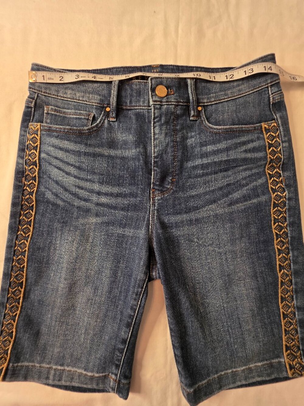 White House Black Market "The Bermuda Short" High-Rise Shorts, Size 4 - Picture 3 of 12